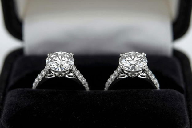  to Choose Between Lab Grown and Natural Diamonds