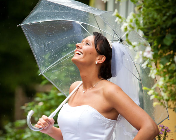 Hand out umbrella favours