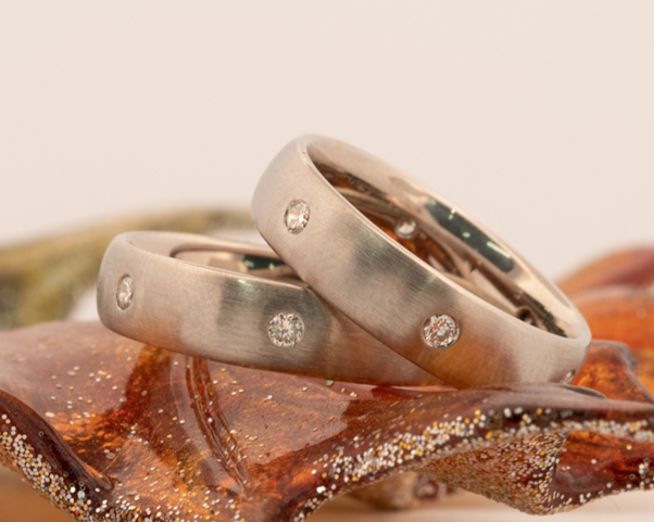 Should You By Your Wedding Rings Online?